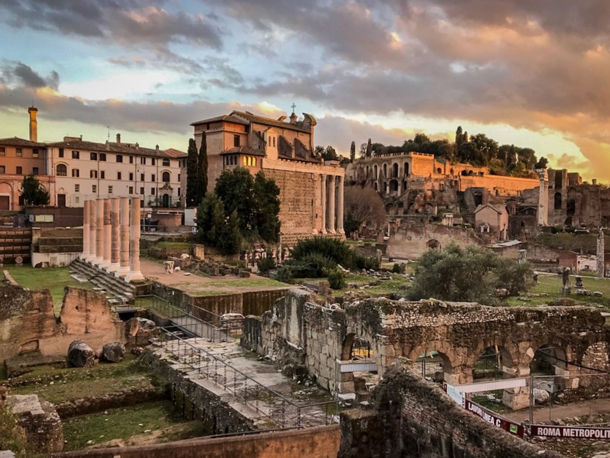 rome forum romain au coucher du soleil