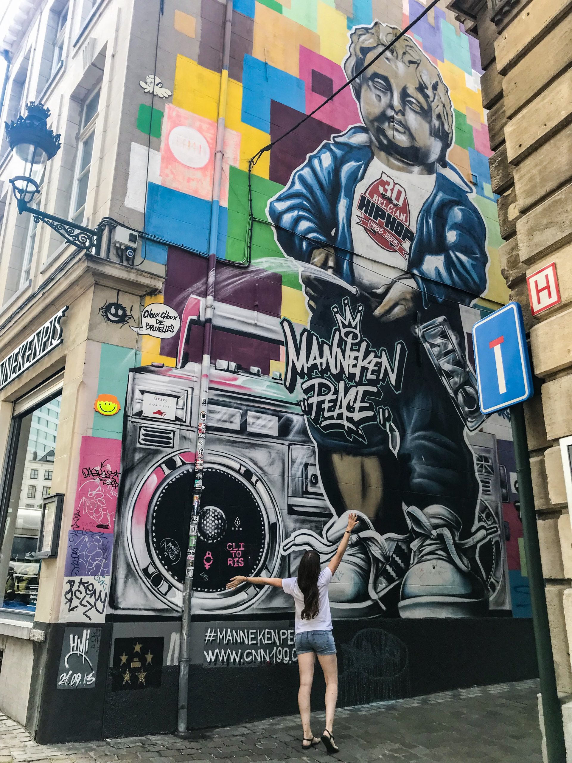 bruxelles manneken pis street art