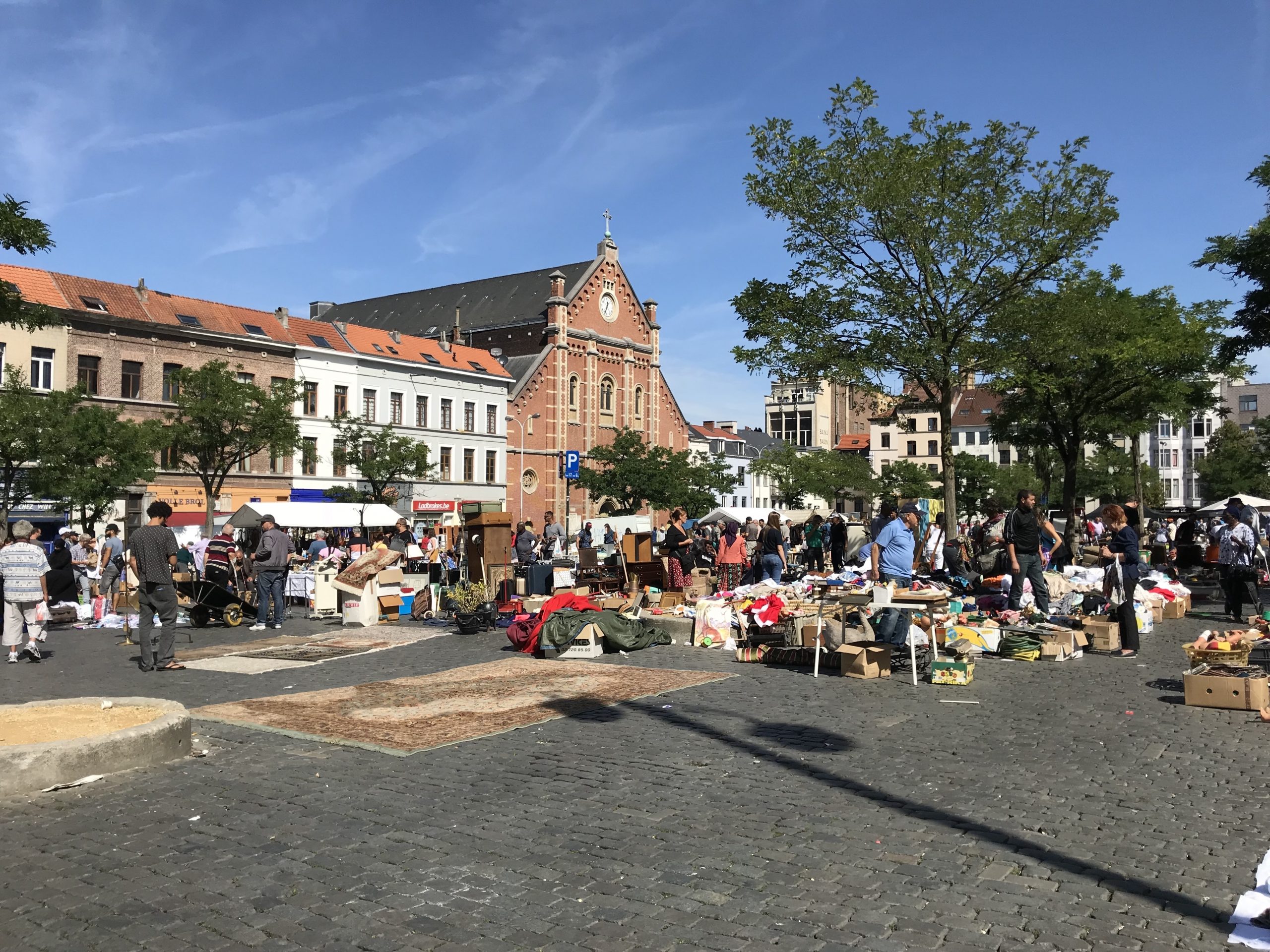 marché aux puces place du jeu de balle