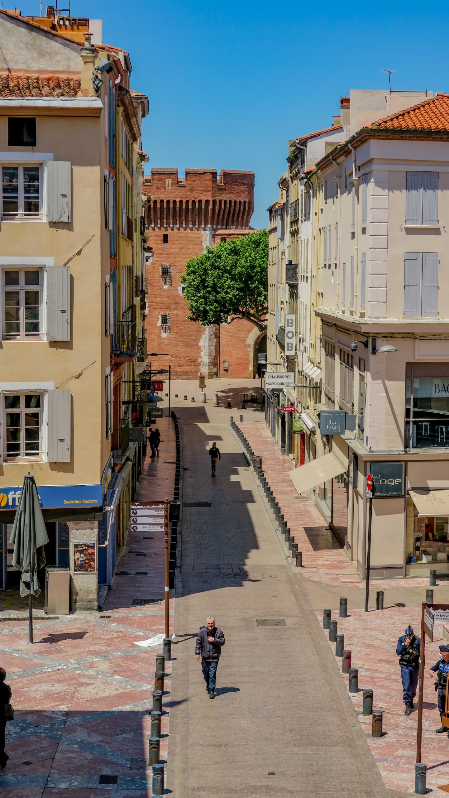 rue principale de Perpignan qui mène au castillet