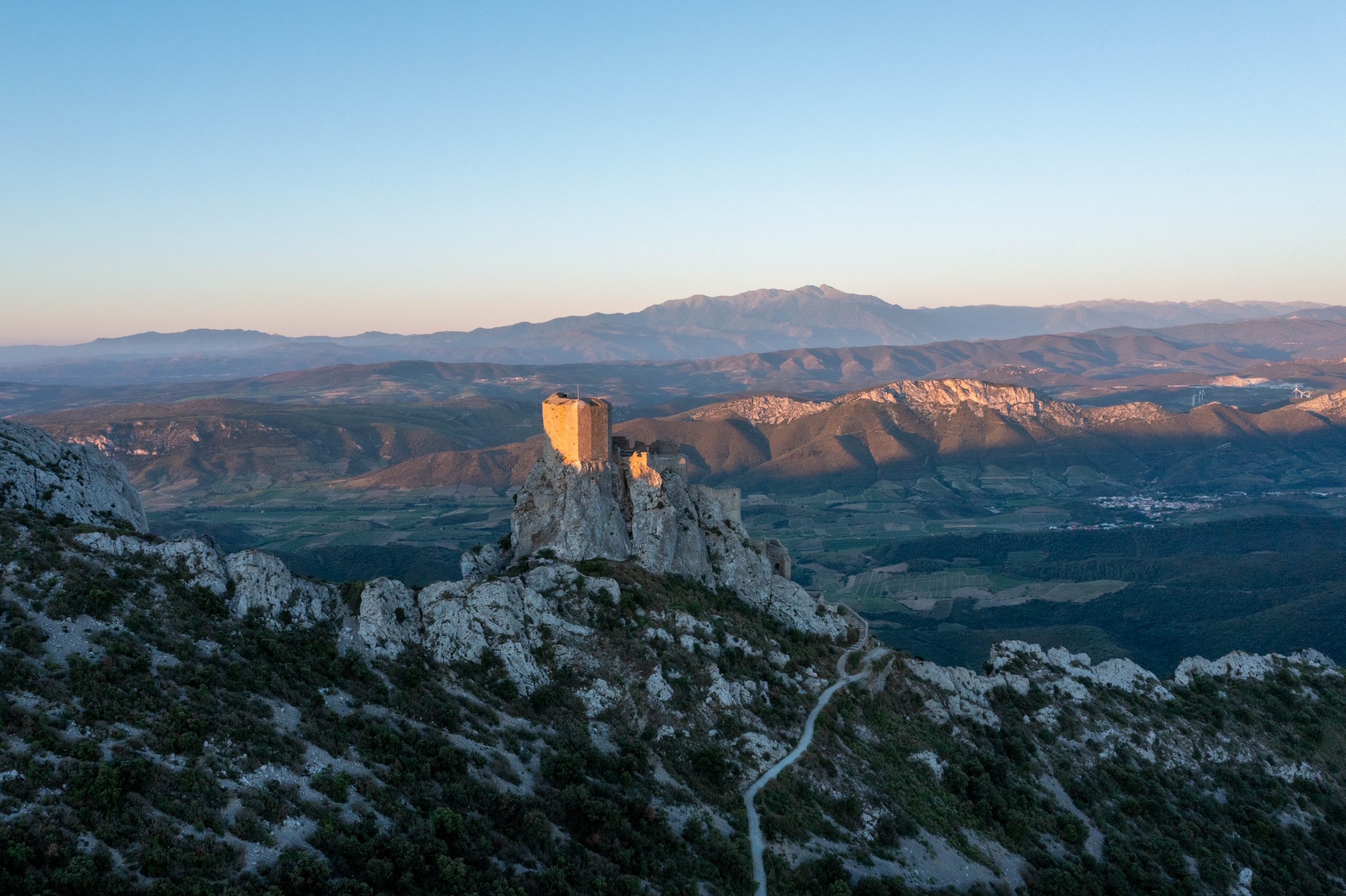 chateau de queribus lever de soleil