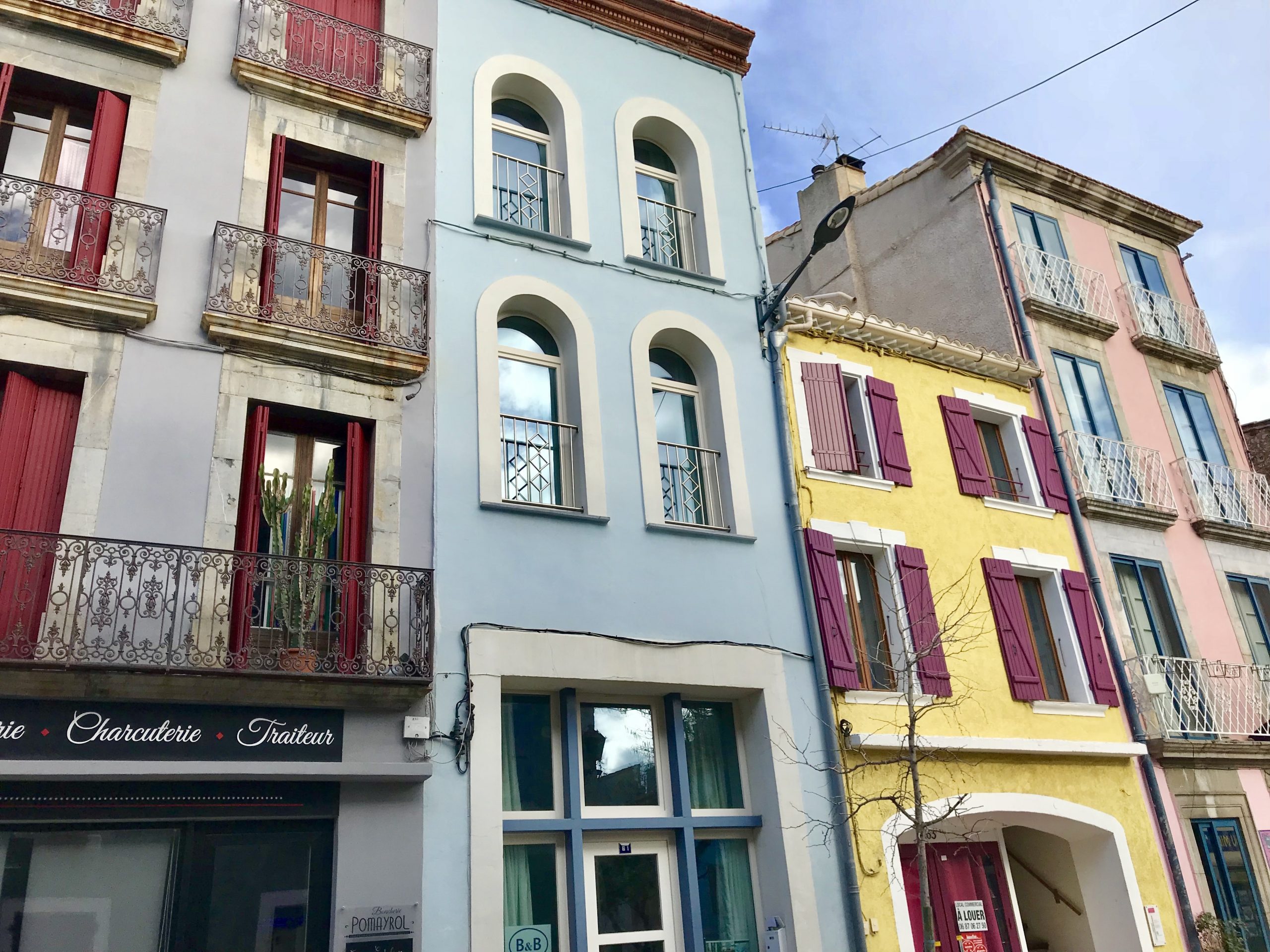 façaces des maisons de leucate village