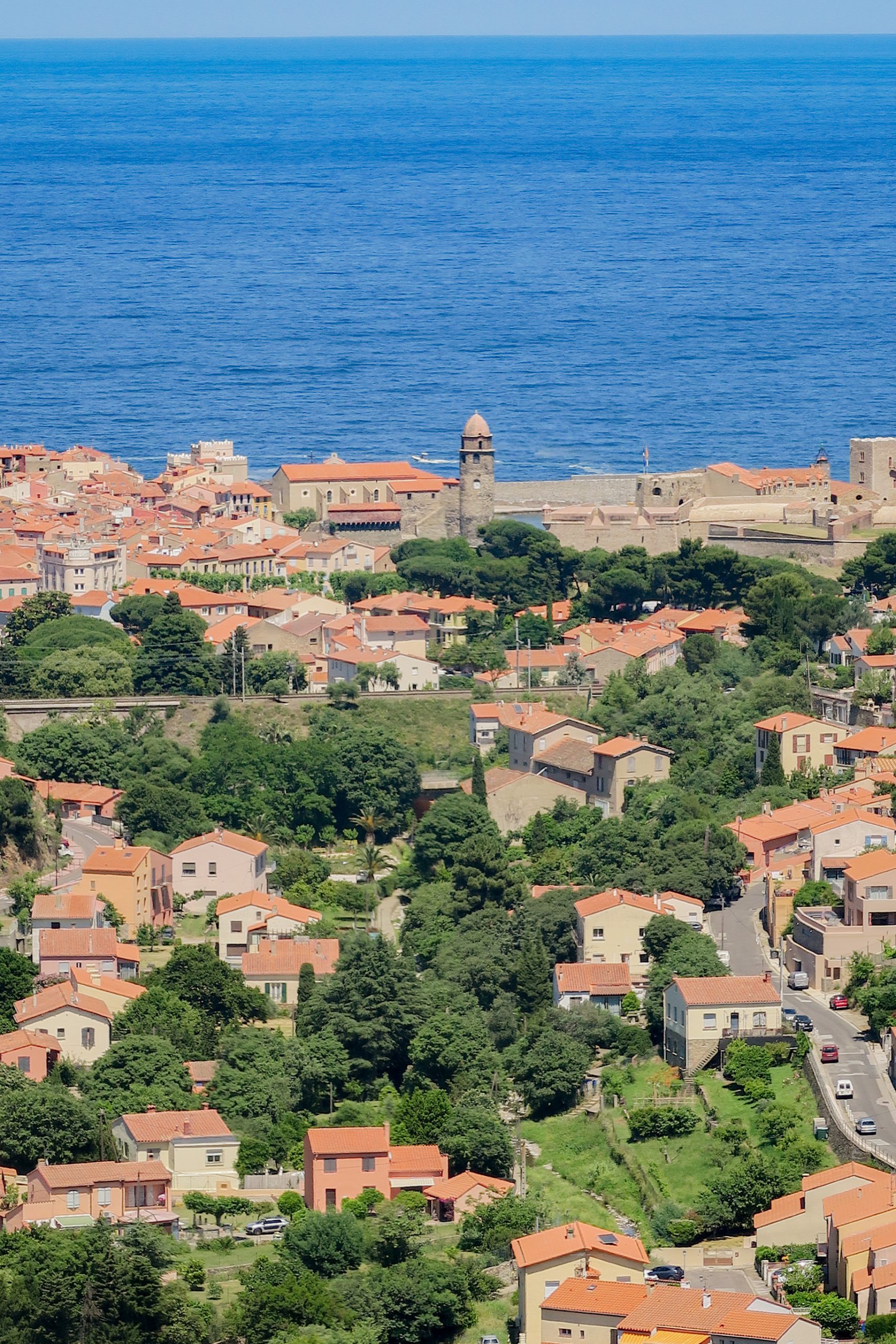 Vue sur Collioure depuis le sentier de la tour de Madeloc