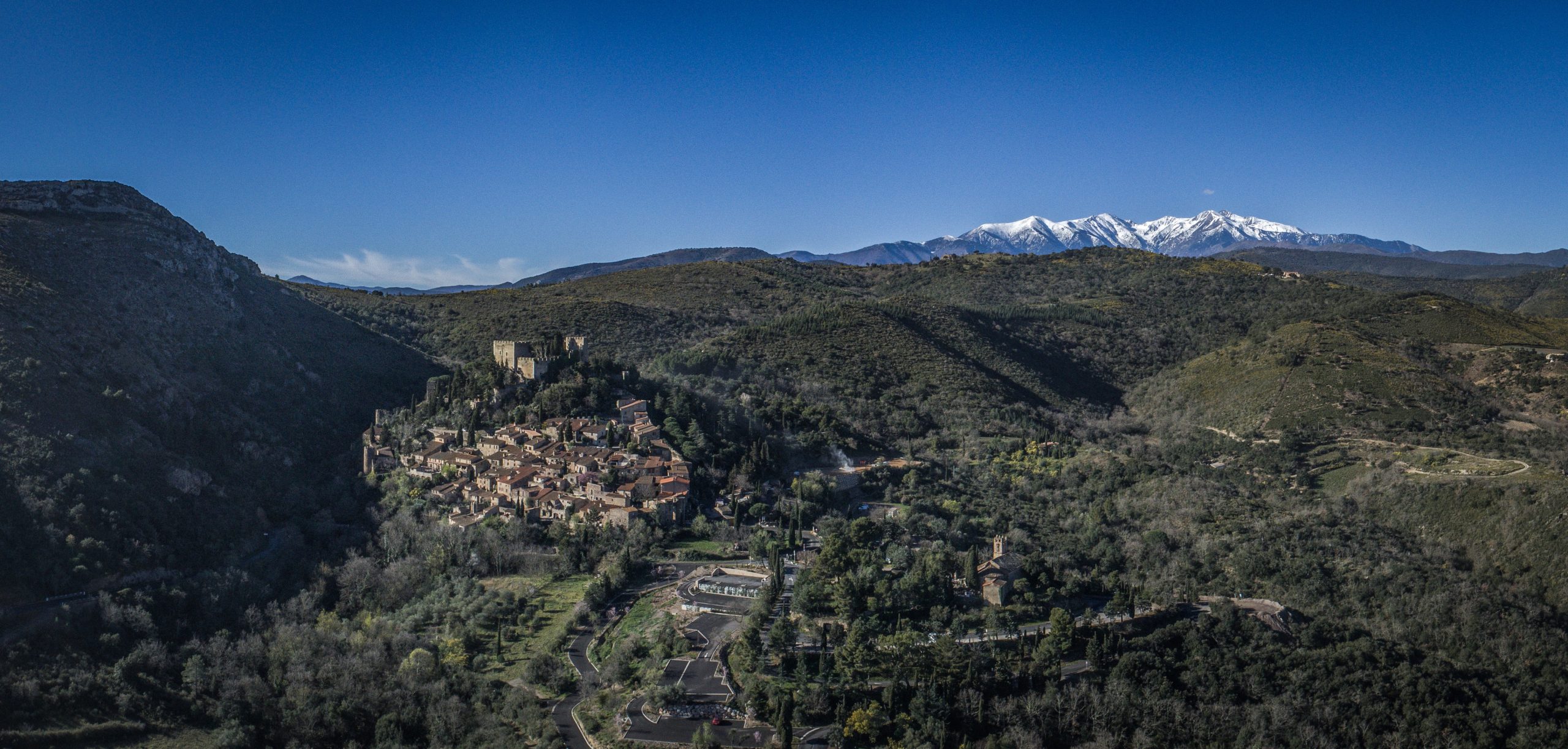 castelnou et le canigou drone