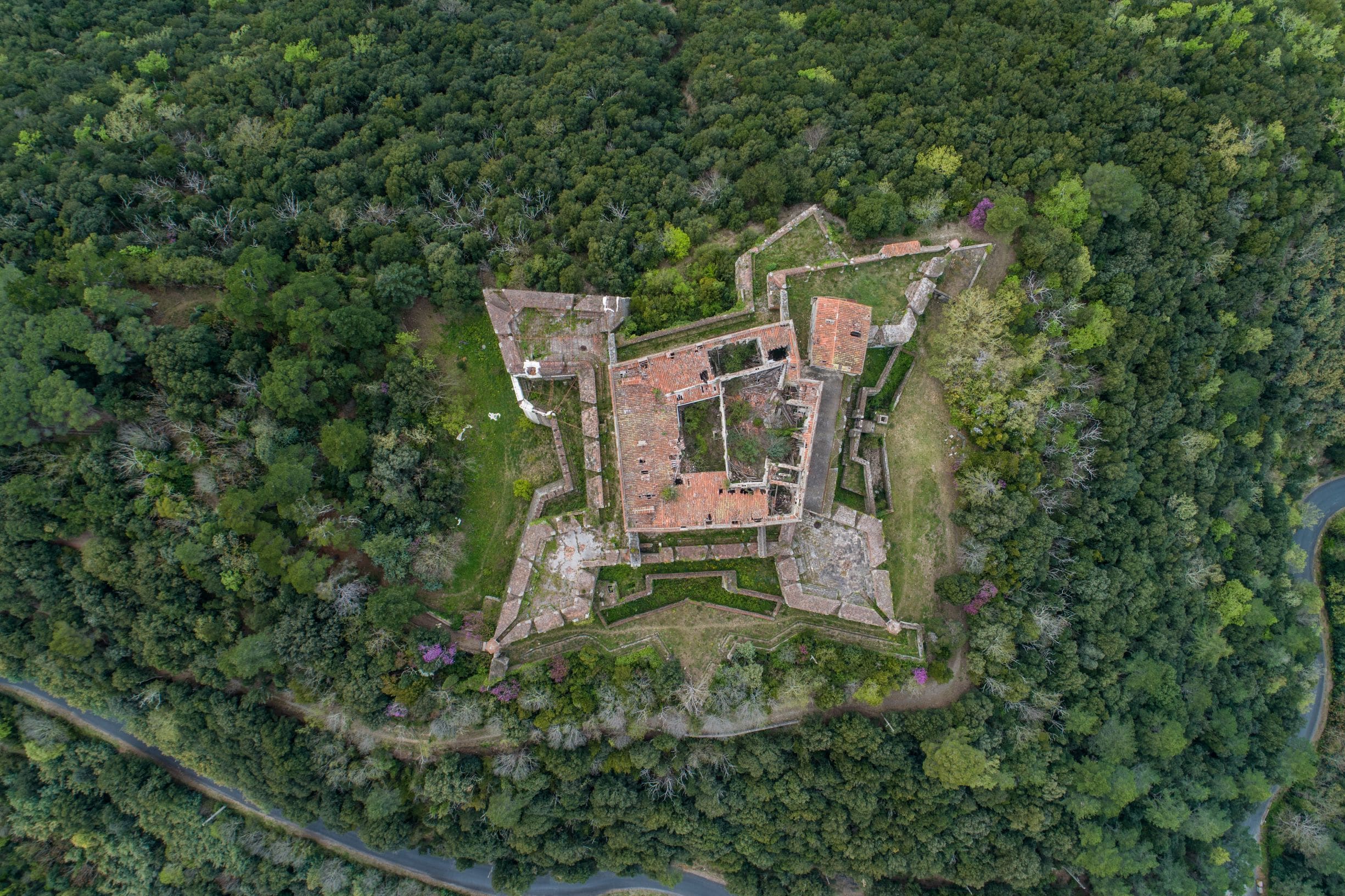chateau fort am&eacute;lie les bains vue du ciel
