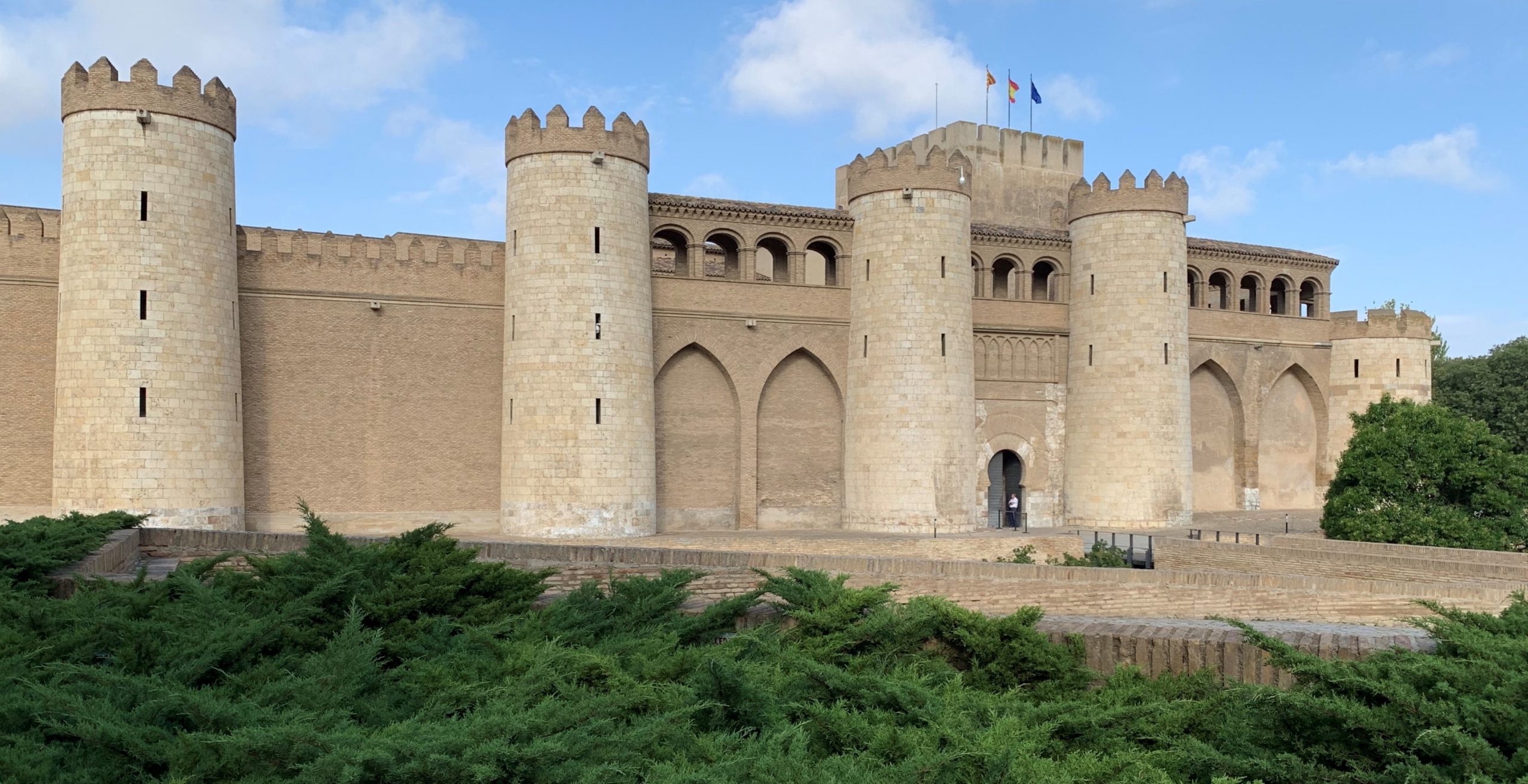 entrée du palais aljaferia