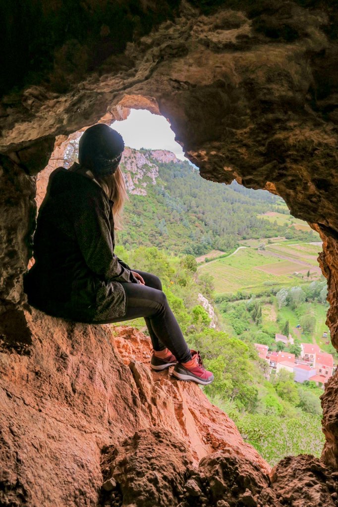 grotte du château en ruine de tautavel