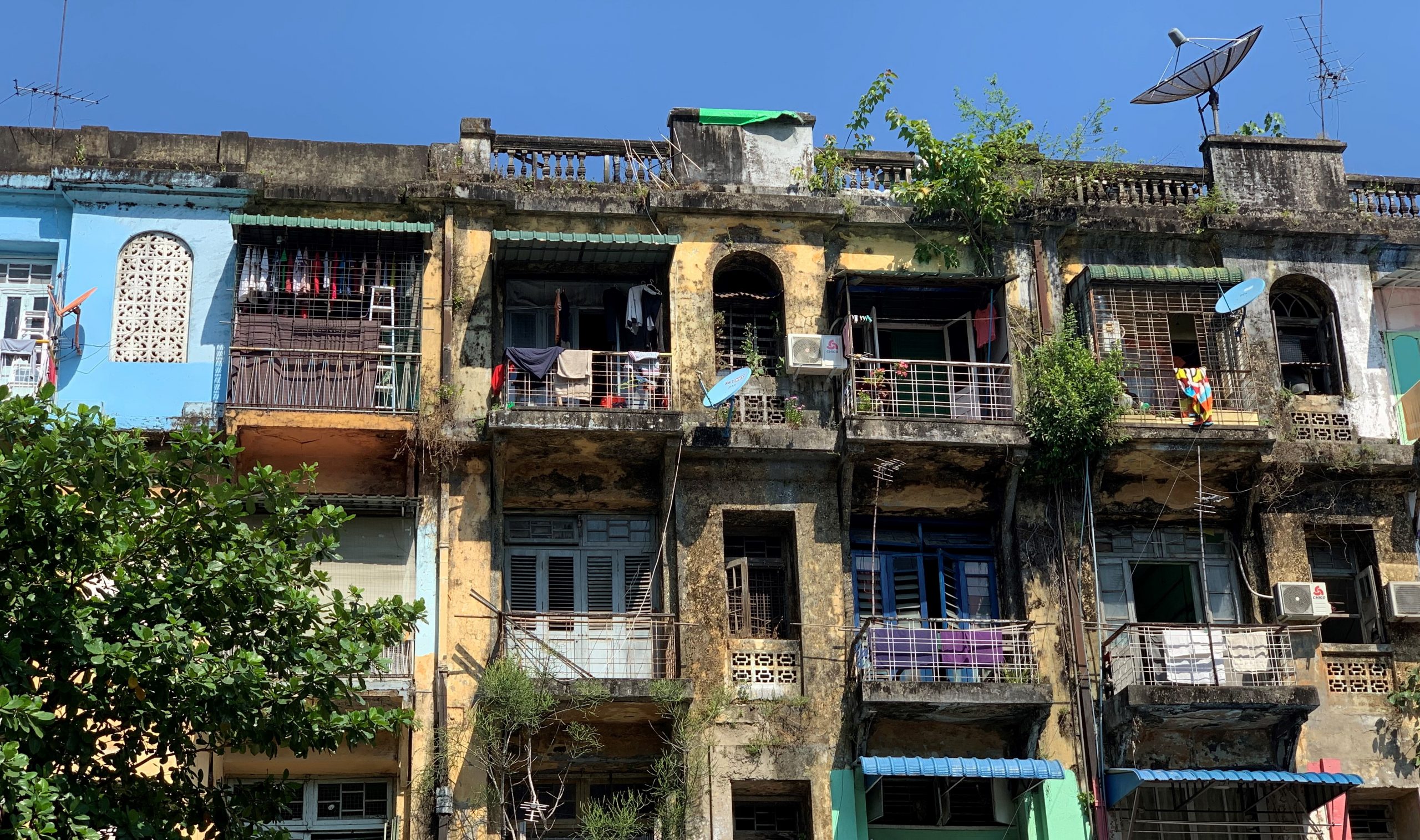 Facades bordéliques de Yangon