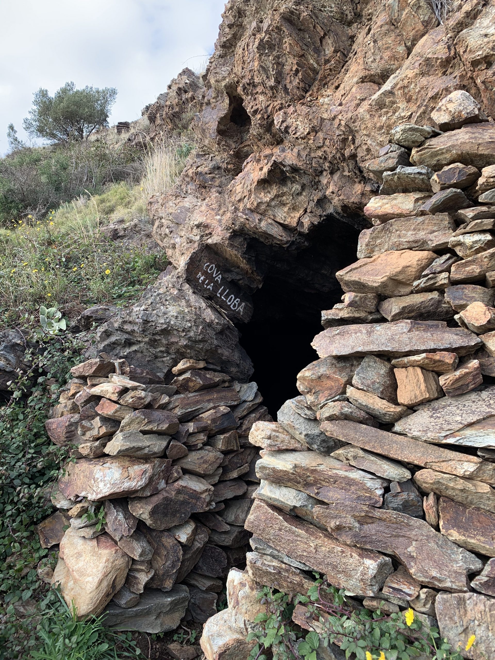 entrée de la grotte de lloba