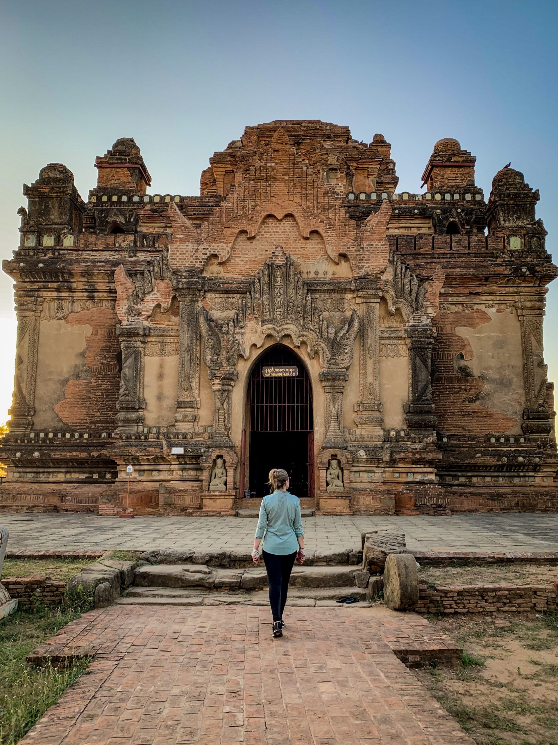 Visiter bagan au coucher de soleil