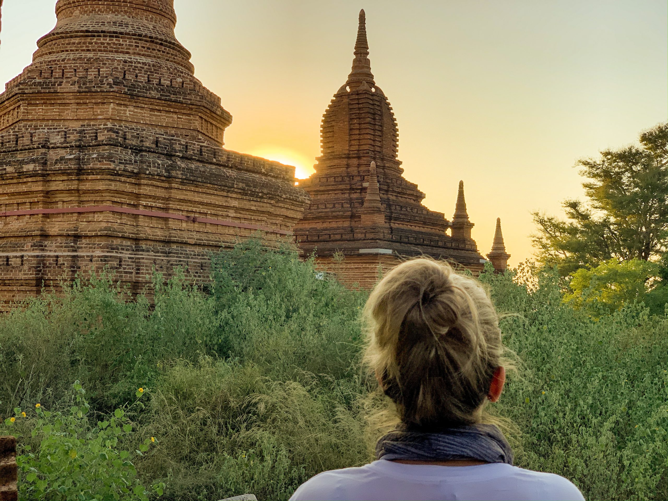 coucher de soleil sur la vallée de Bagan