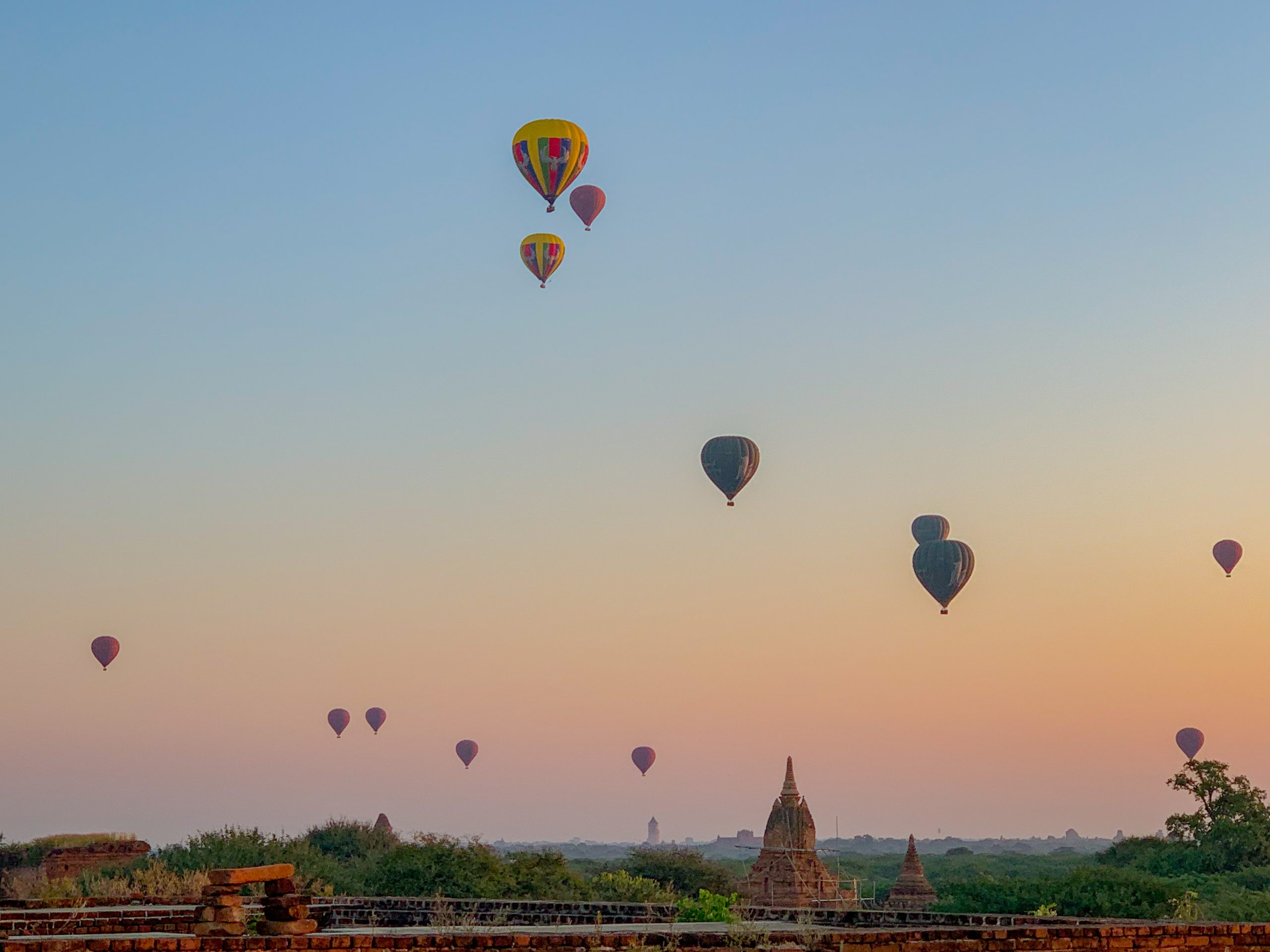 lever de soleil sur la plaine de bagan