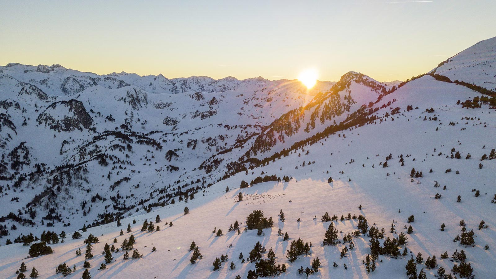Station Mijanes coucher de soleil vue par drone