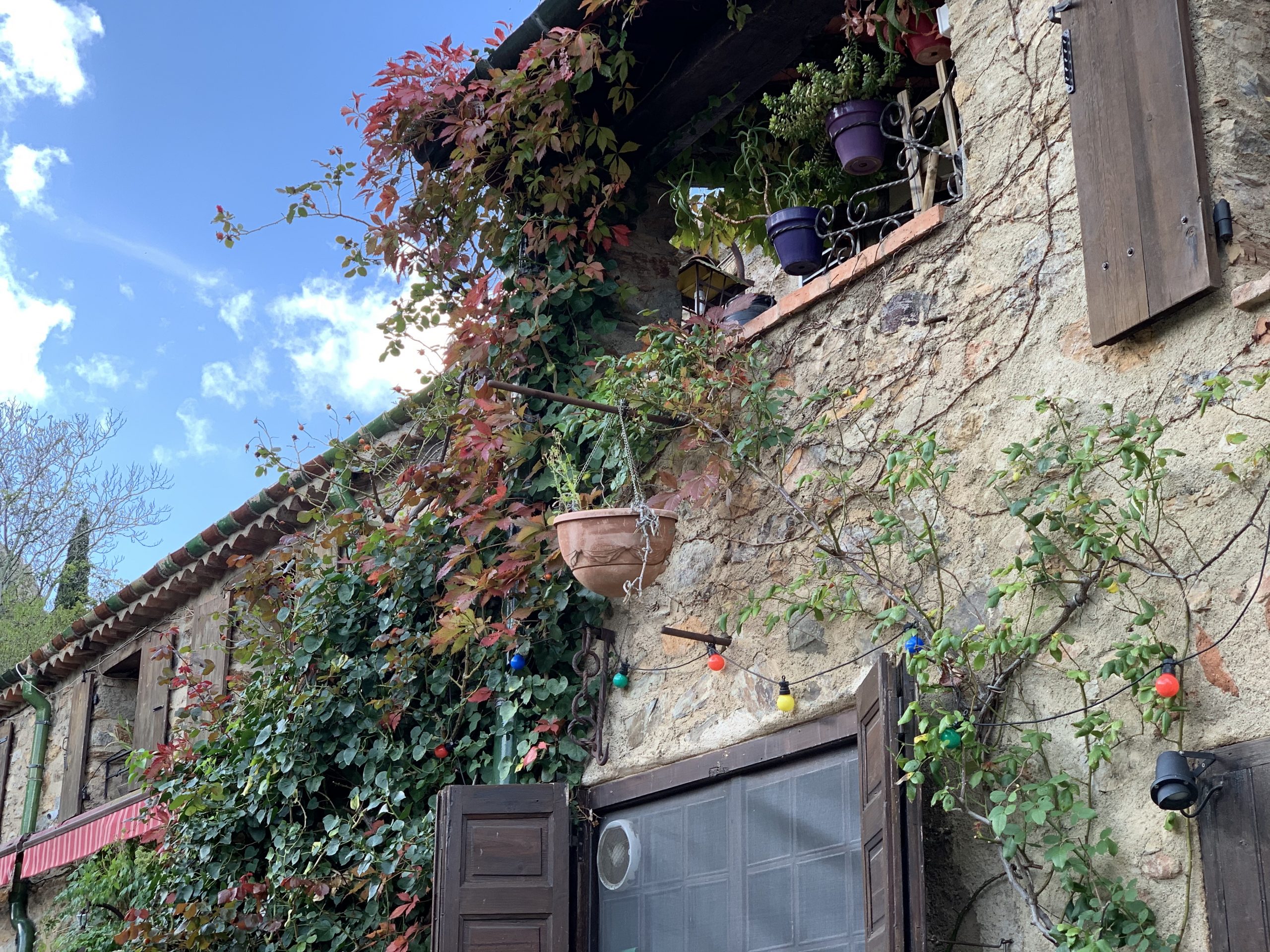 castelnou village des pyrénées-orientales