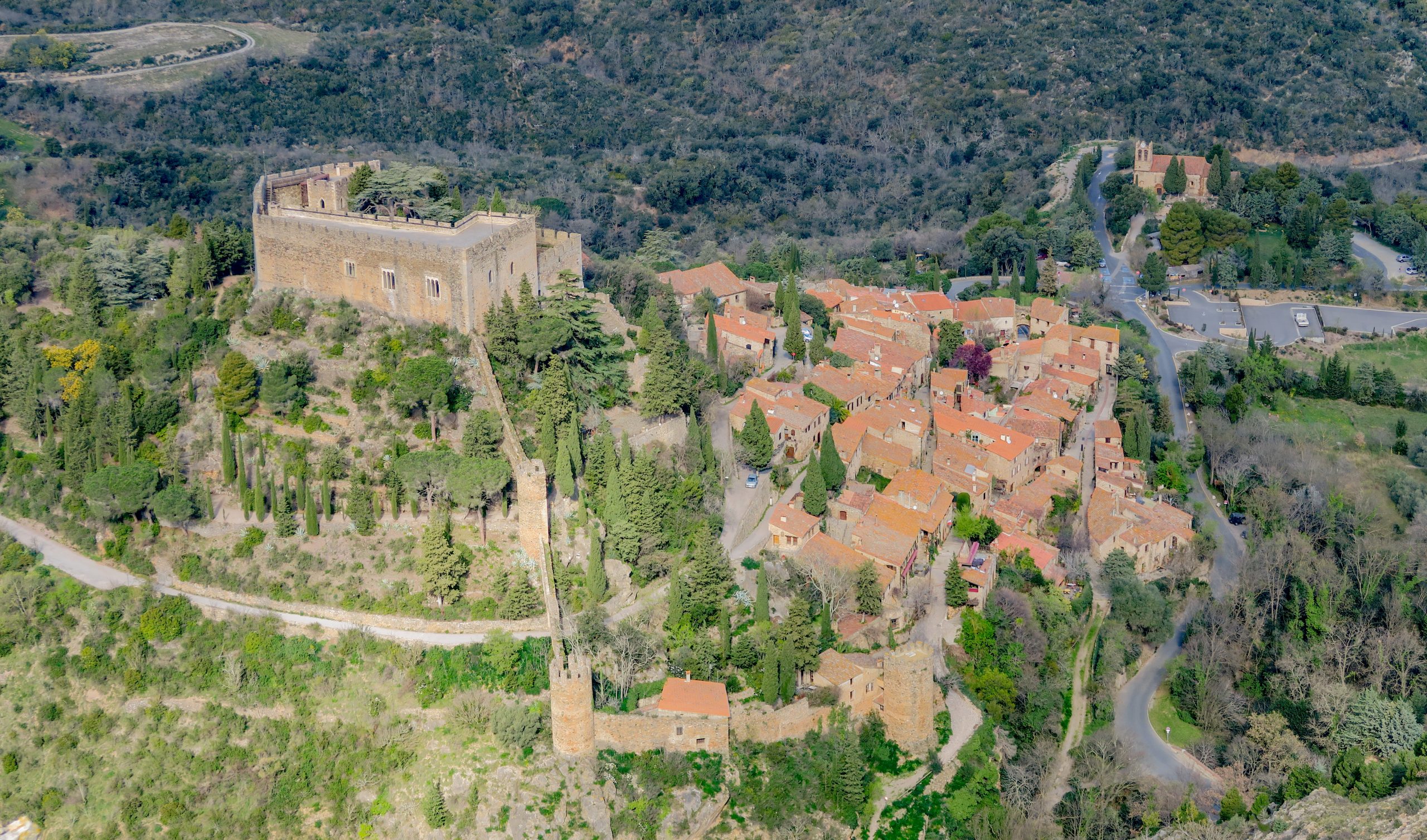 castelnou vue depuis le belvedere du roc de majorque