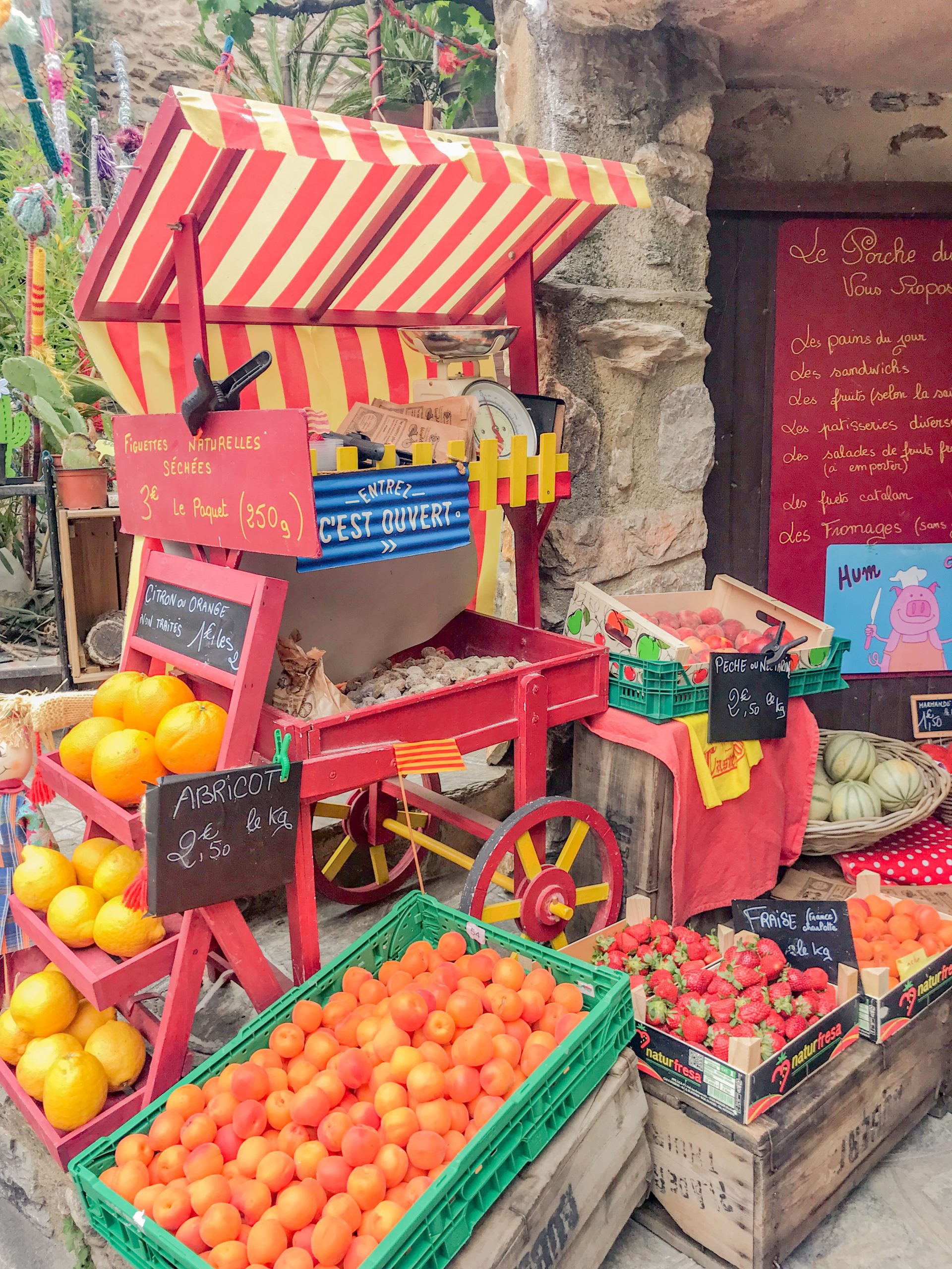 étal de fruits et légumes à Castelnou