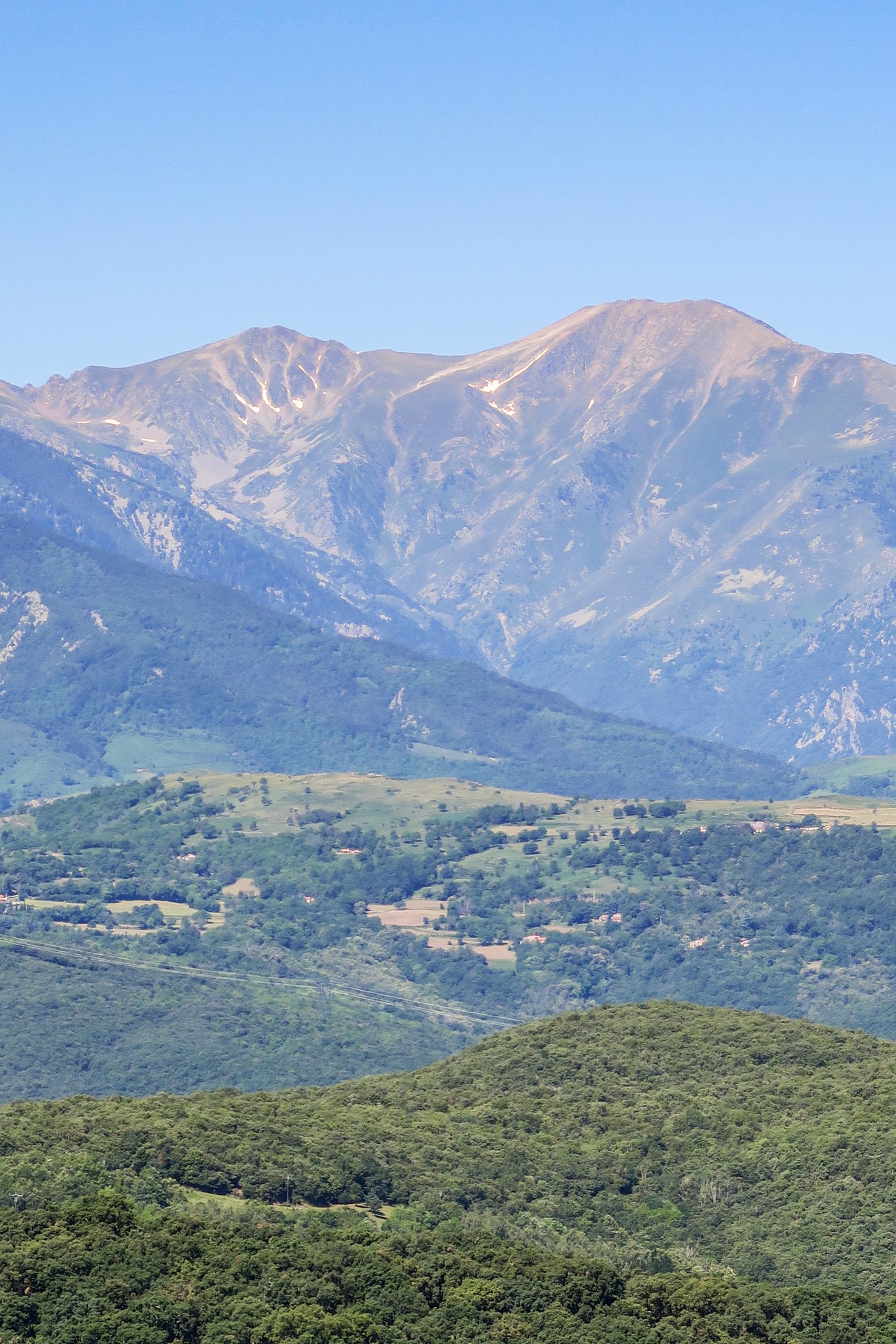 massif du canigou depuis le pic de la calcine