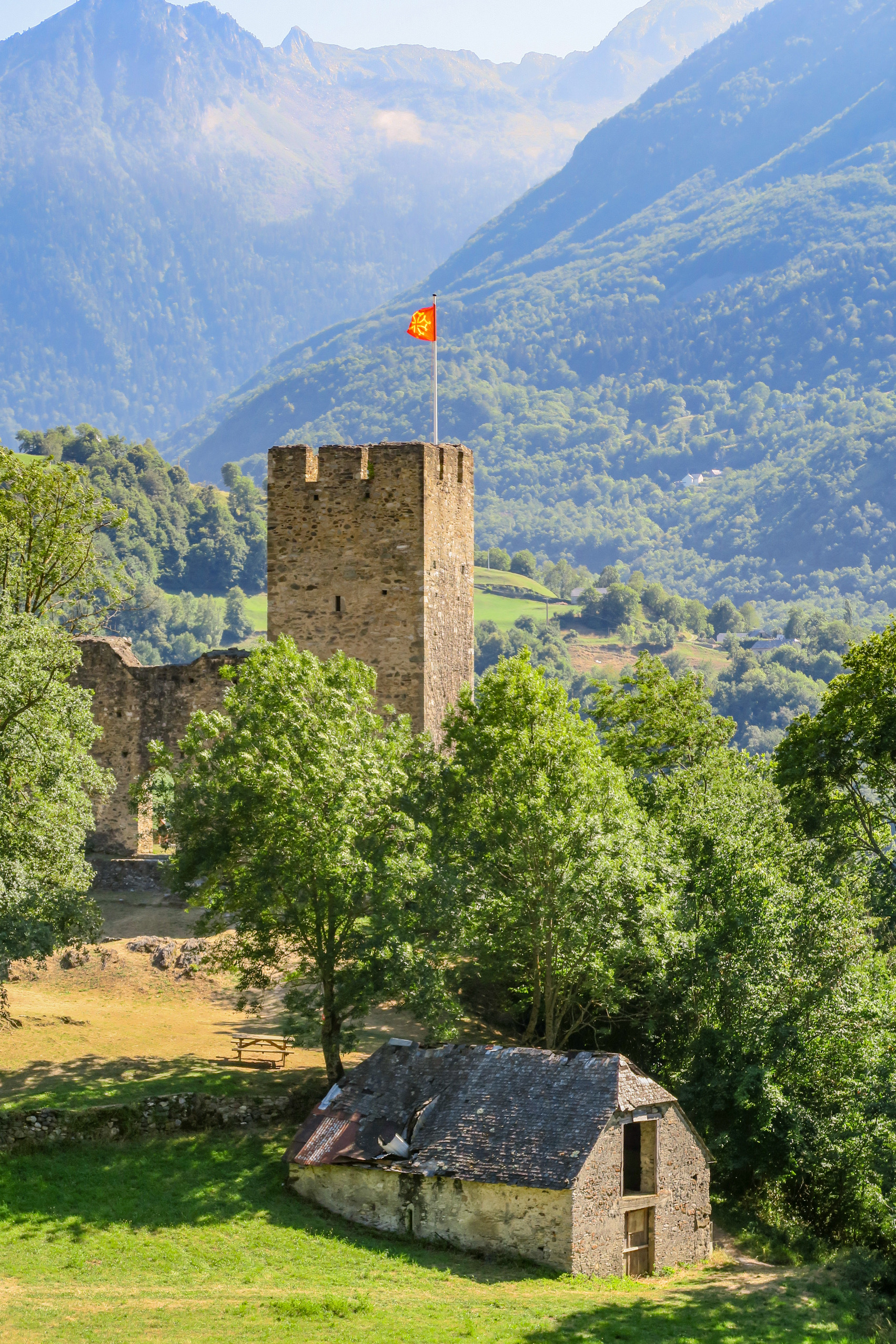 chateau sainte marie luz saint sauveur