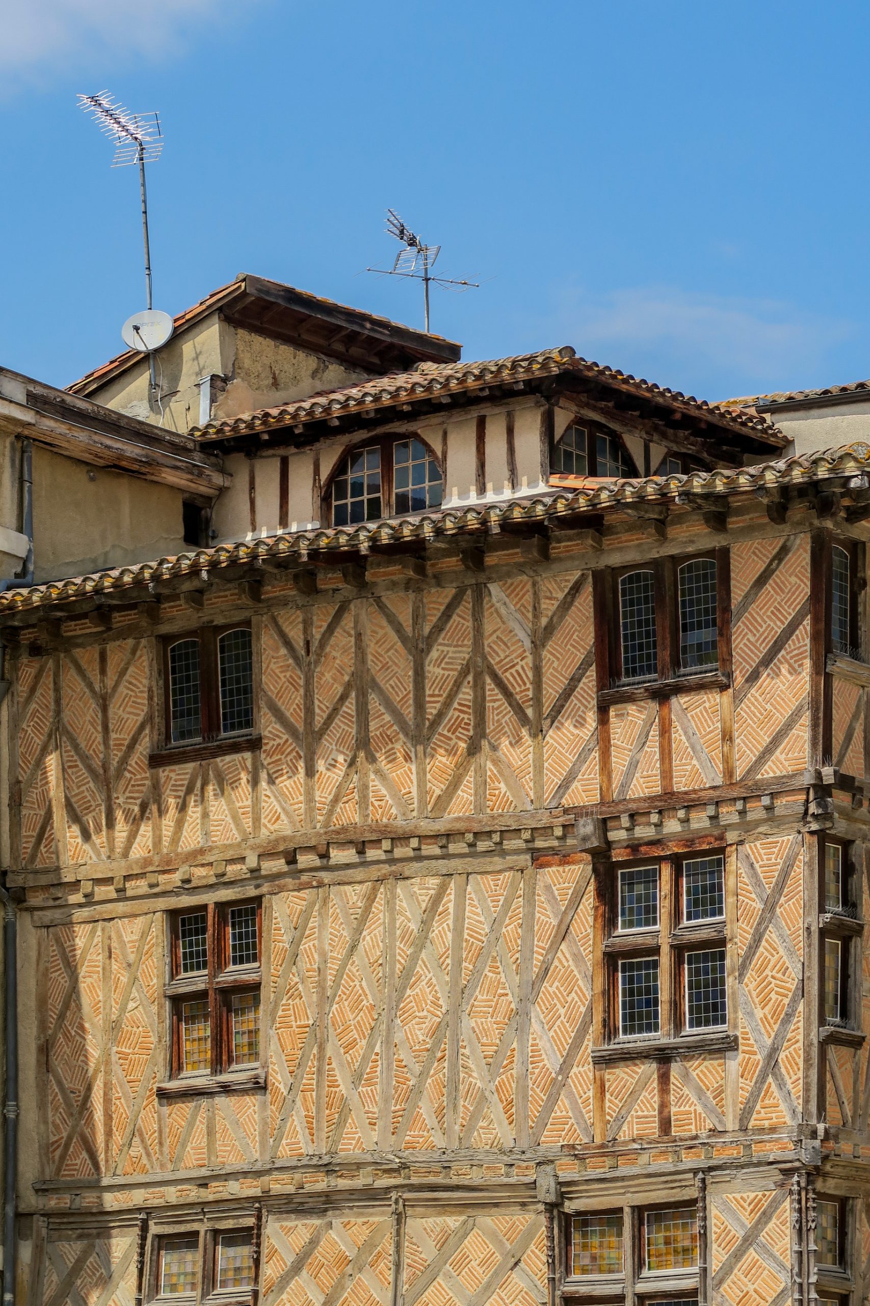 ville de facades de auch coeur de gascogne