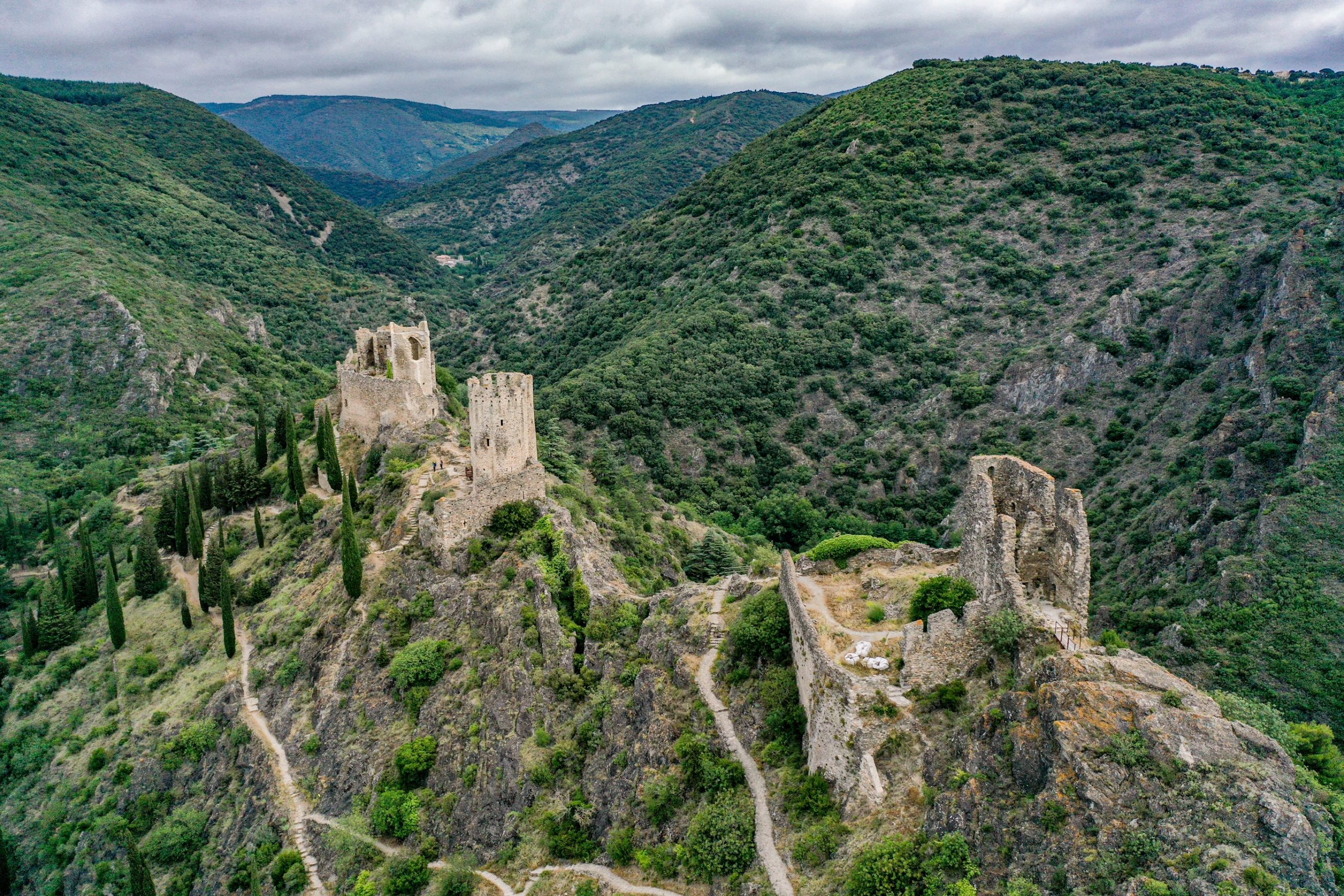 chateaux LASTOURS pays cathare