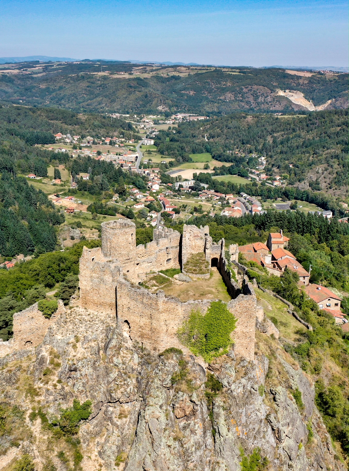 chateau de couzan drone