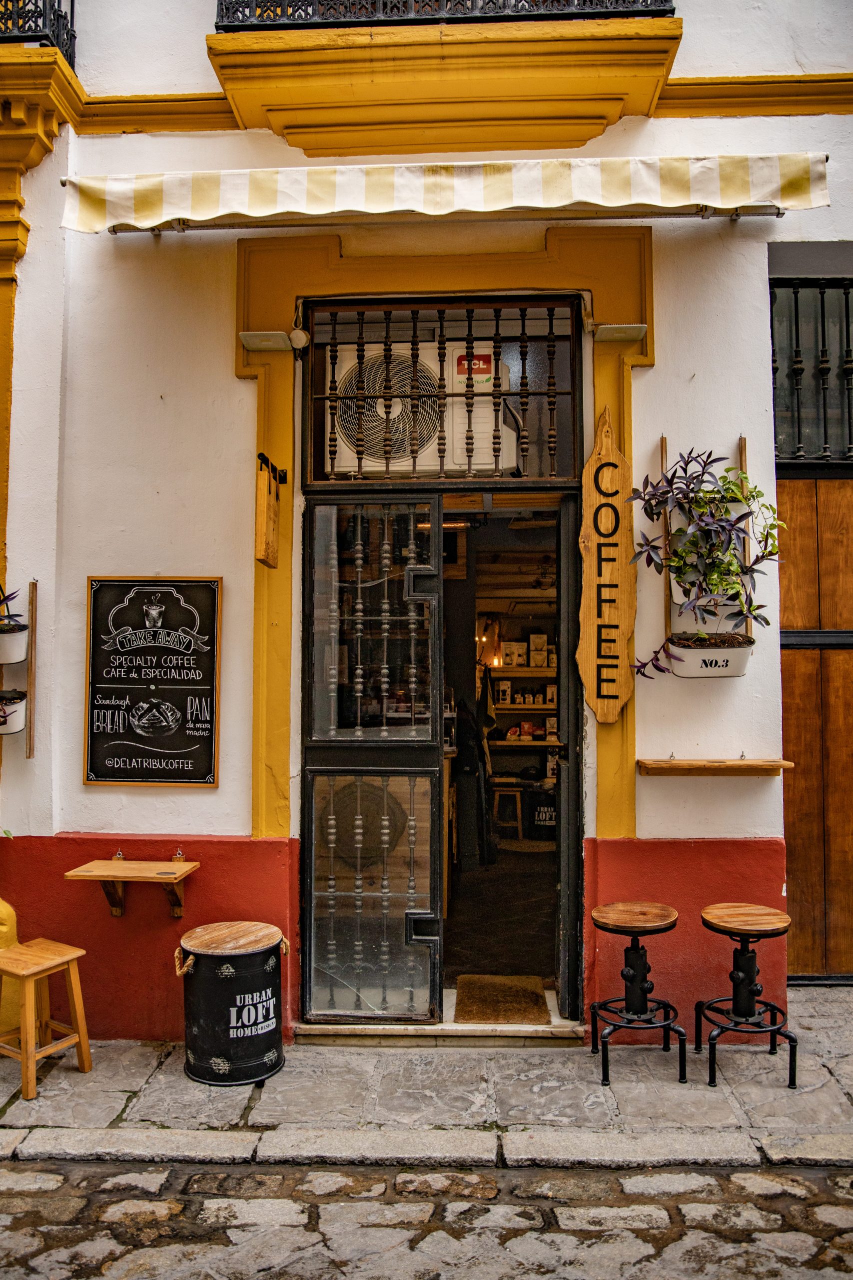 facade de café seville santa cruz