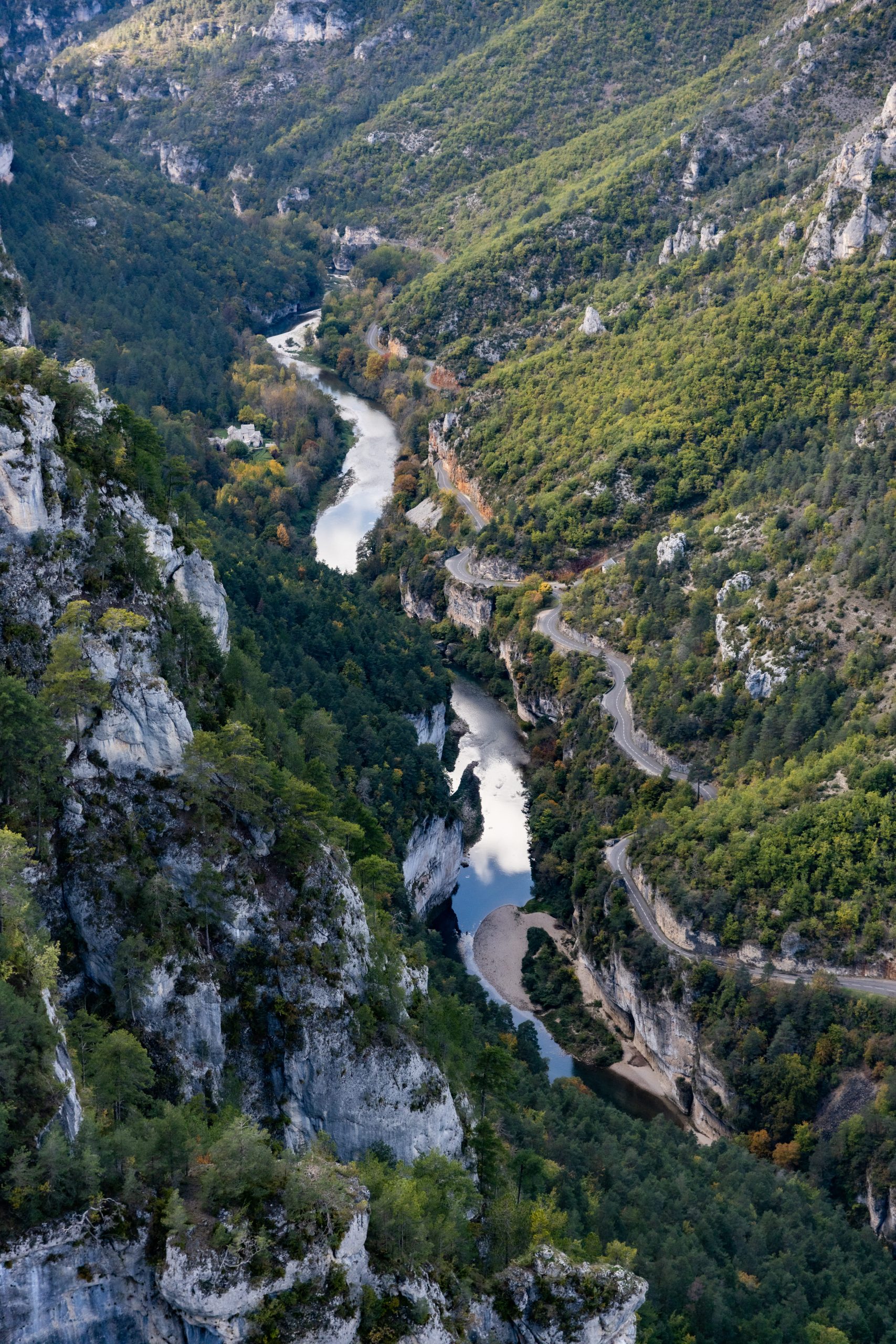 le roc des hourtous à l'automne