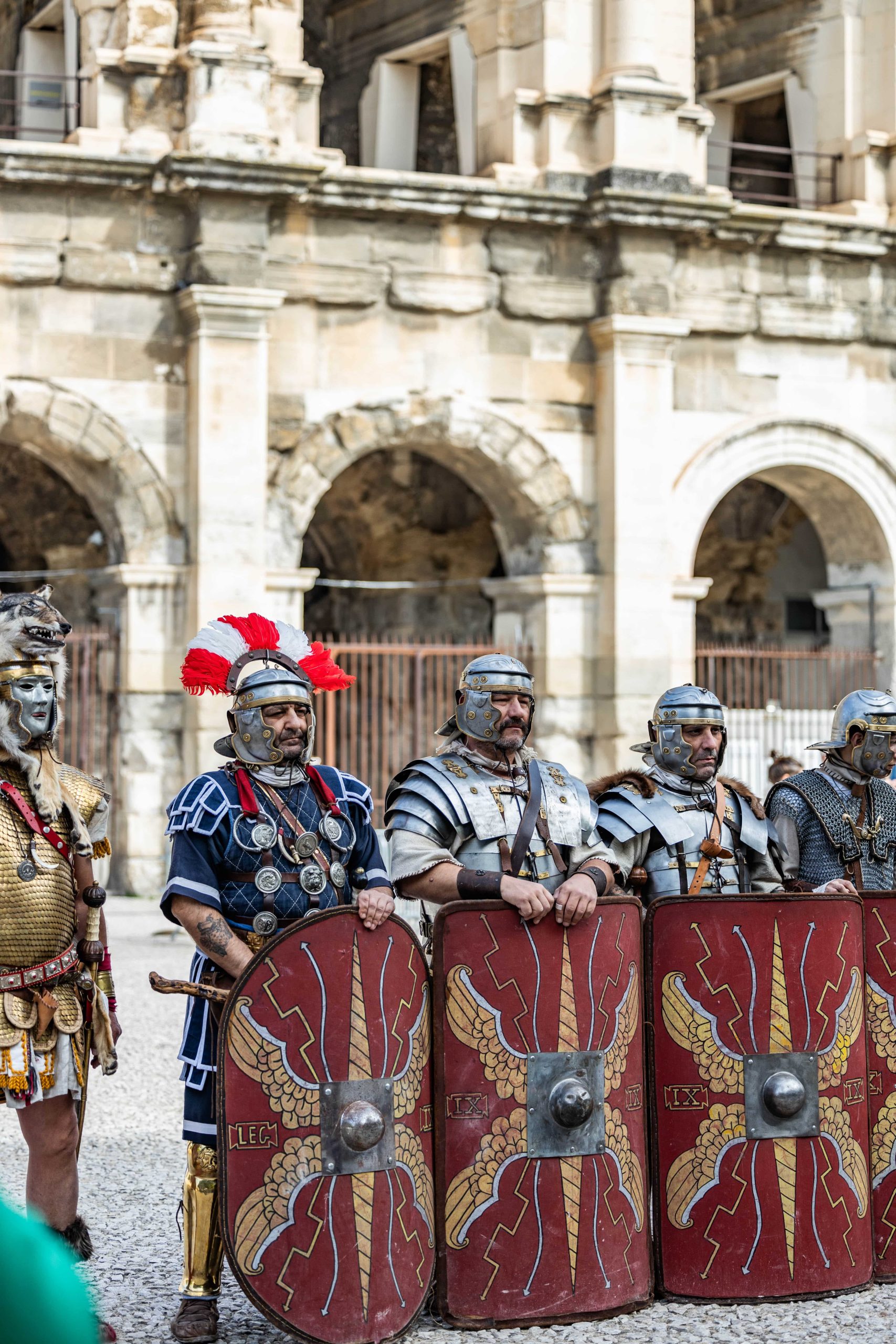 les légionnaires romains devant les arènes de Nimes