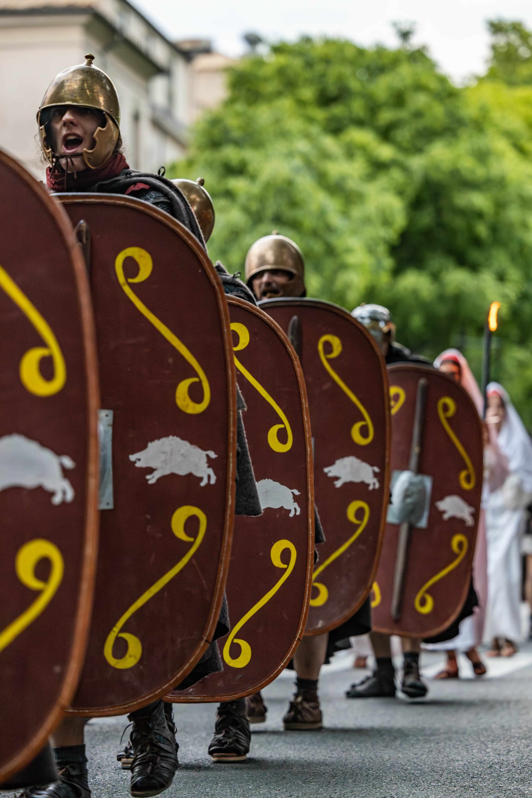 défilé cérémonie journées romaines de nimes