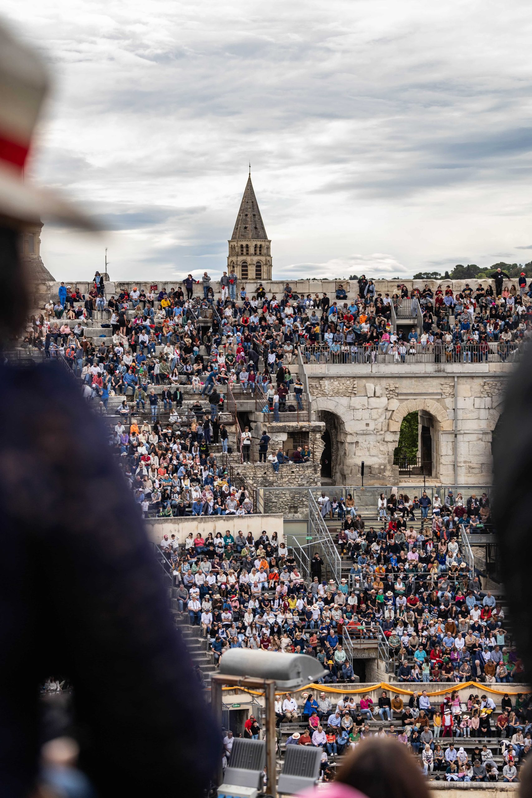 les arènes de nimes pendant le spectacle